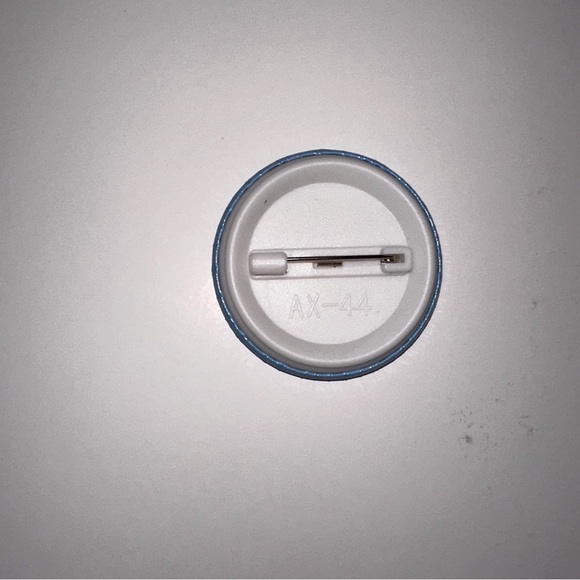 *Free with Purchase* Bluey Keepy Uppy Champion Button - Picture 2 of 4